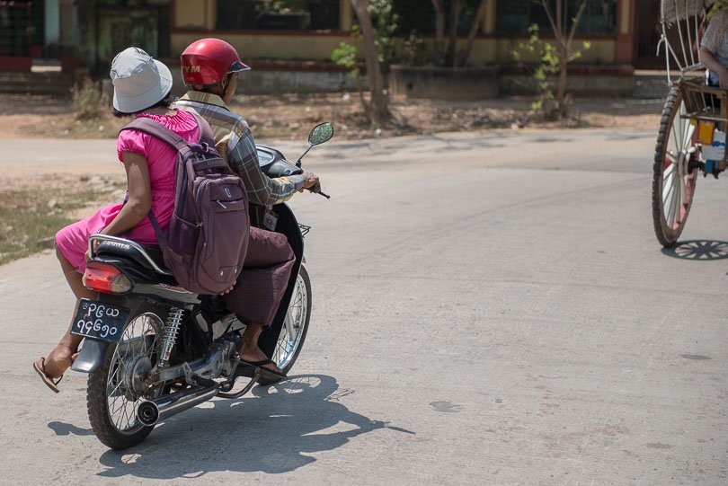 Myanmar, Strasse, Moped