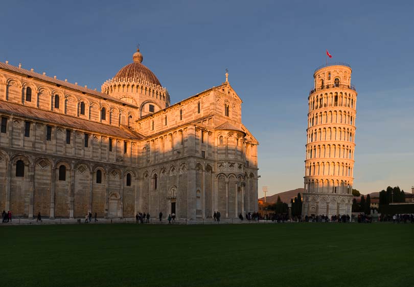 Schiefer Turm von Pisa im Abendlicht, Domplatz, Toskana, Campanile, Piazza dei Miracoli