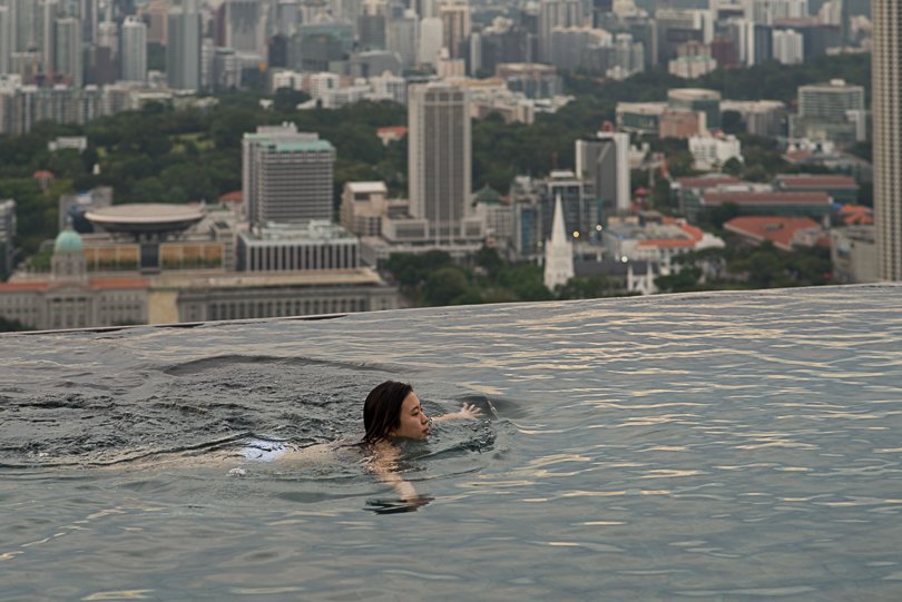 Singapur, Infinity Pool, Girl, Hotel, Dach, schwimmen