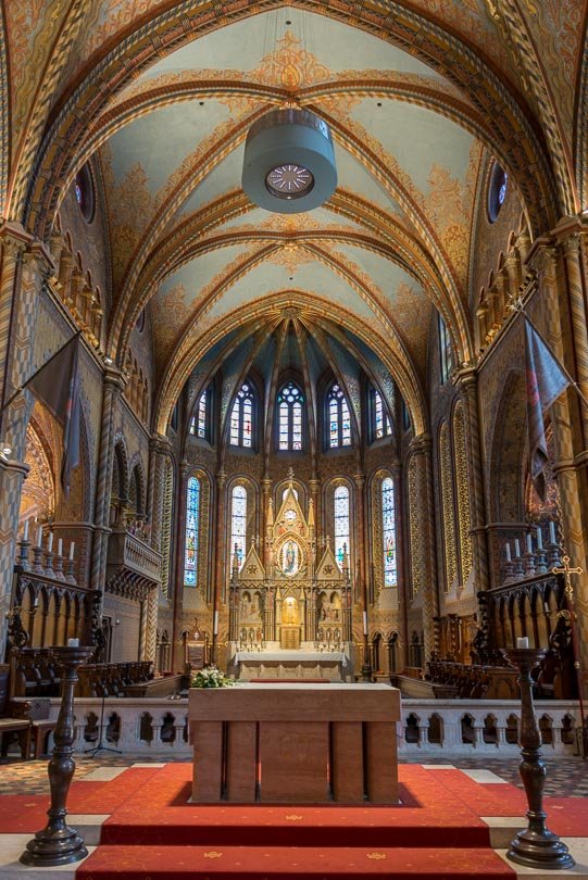 Budapest Sehenswürdigkeiten: Innenaufnahme der Matthiaskirche (Krönungskirche)
