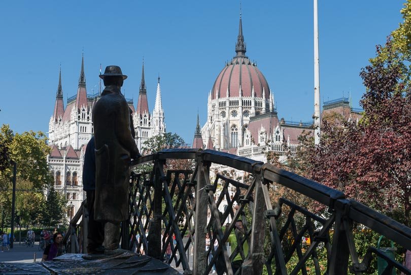 Budapest: Statue von Imre Nagy beim Parlamentsgebaeude